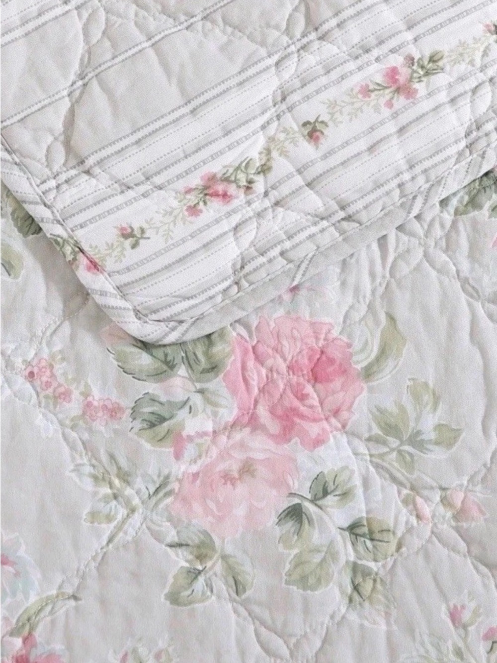 * Laura Ashley Full/Queen Melany Pink Floral Reversible QUILT 3pc Set & BedSkirt - Picture 9 of 14